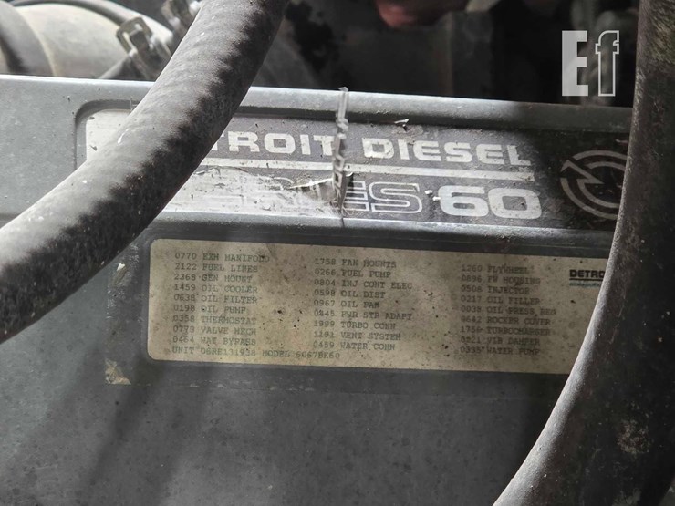 2013-freightliner-columbia-120-image-19