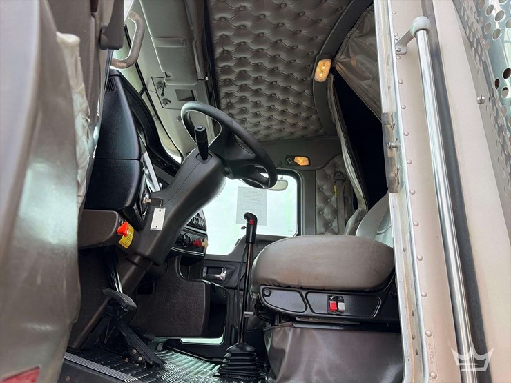 2012-kenworth-t800-image-15