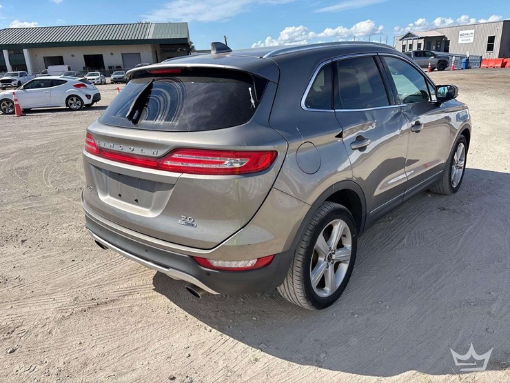 2016-lincoln-mkc-suv-image-2