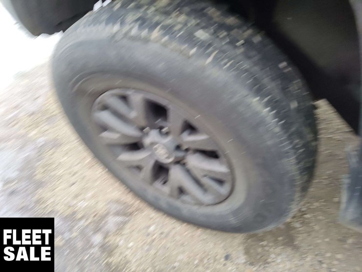 2015-toyota-tacoma-image-8