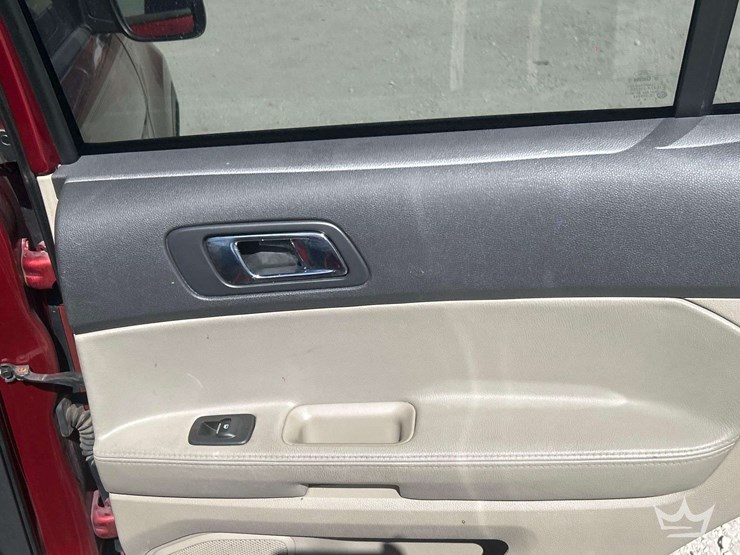 2014-ford-explorer-image-29