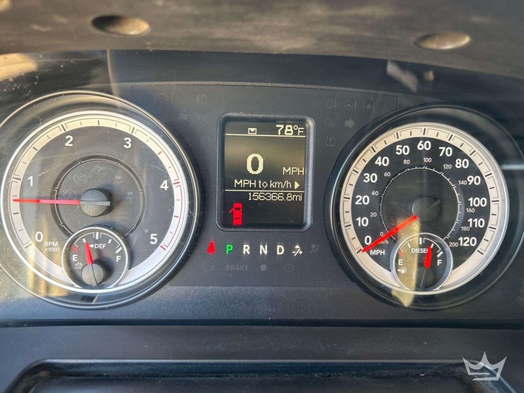 2013-ram-3500-utility-flatbed-truck-image-13