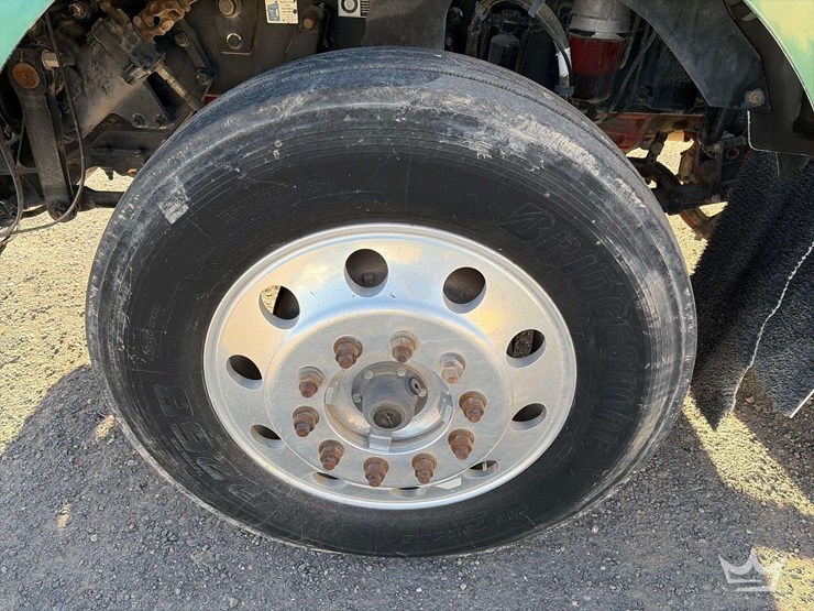 2013-kenworth-t800-image-31