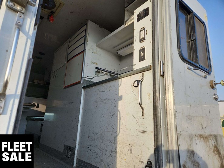 2005-ford-f550-image-30