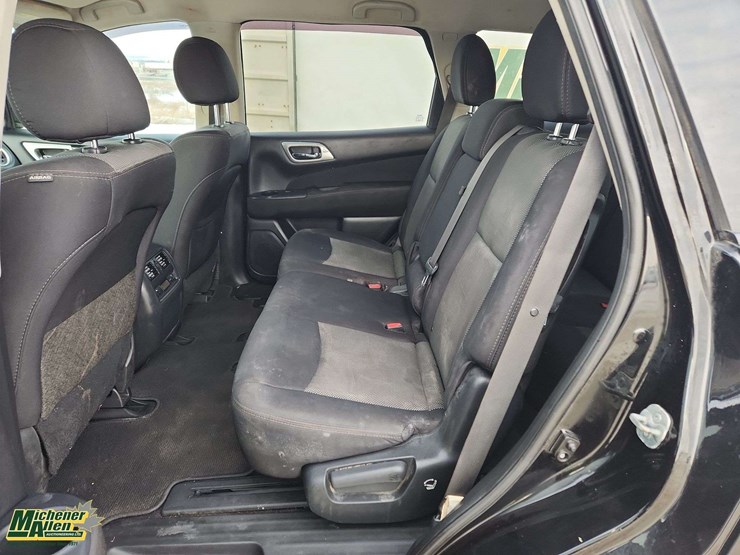 2017-nissan-pathfinder-image-15