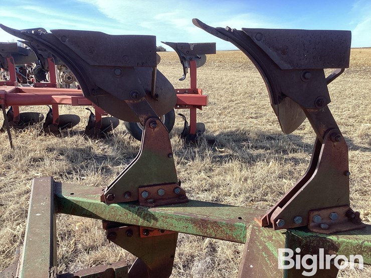 8’-moldboard-plow-image-15