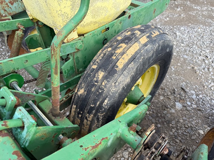 12-john-deere-12-image-9