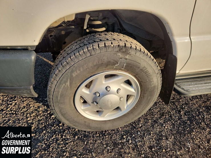 2014-ford-cargo-image-10