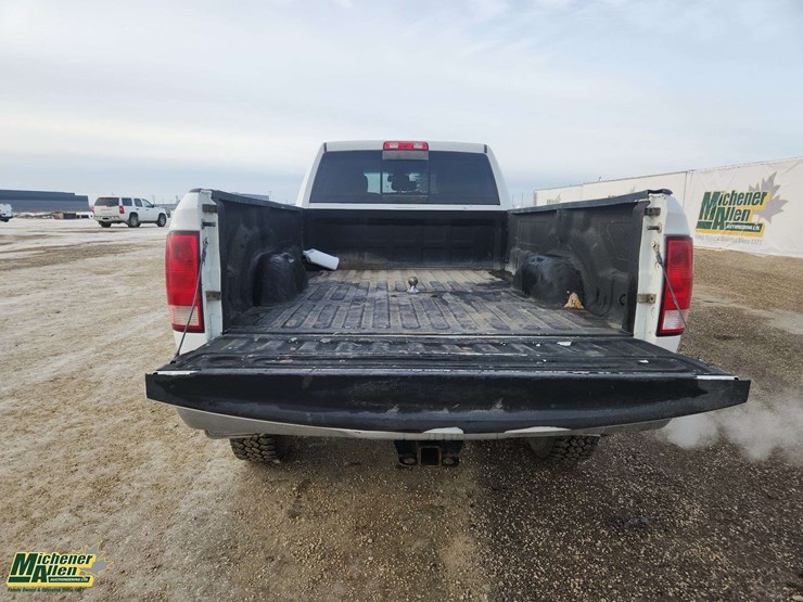 2017-dodge-2500-image-16