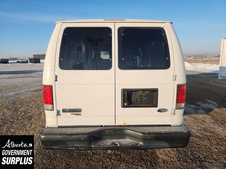 2014-ford-cargo-image-7