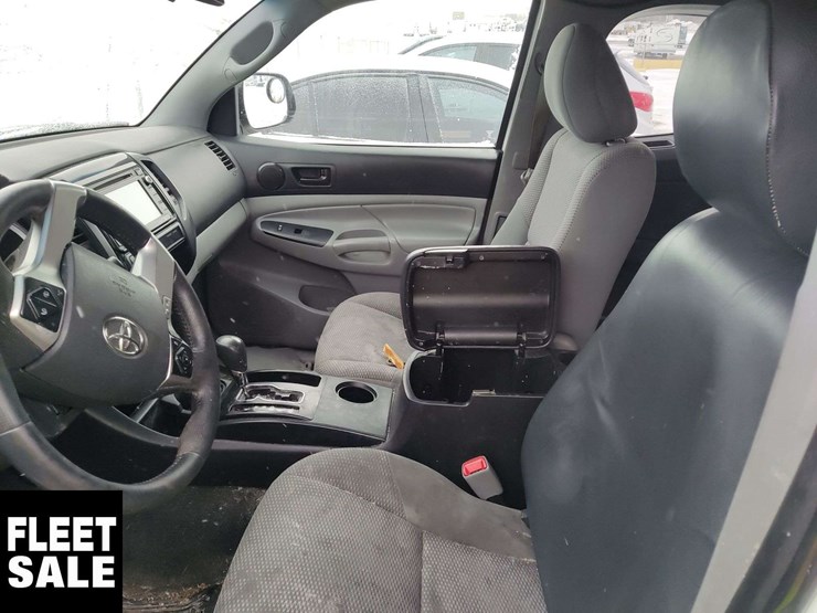 2015-toyota-tacoma-image-10