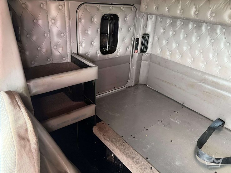 2012-kenworth-t800-image-22