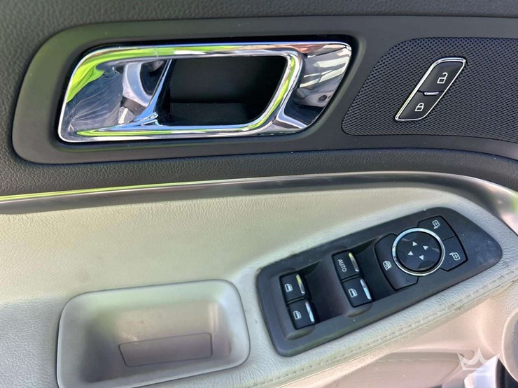 2013-ford-explorer-image-11