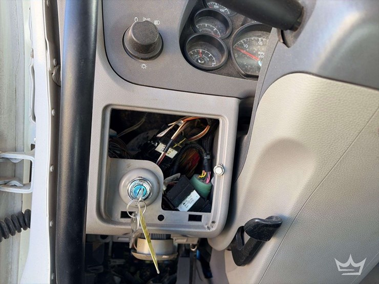 2015-peterbilt-567-image-14