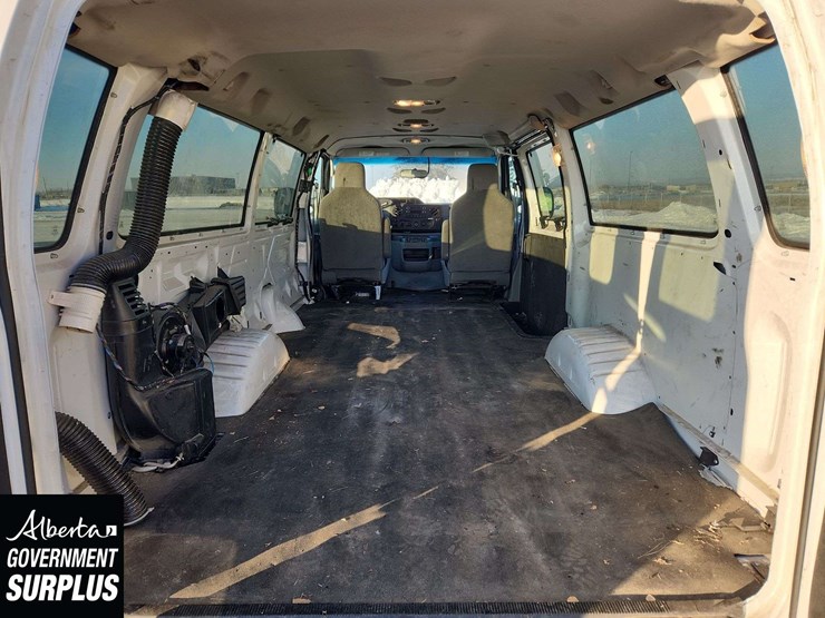 2014-ford-cargo-image-16