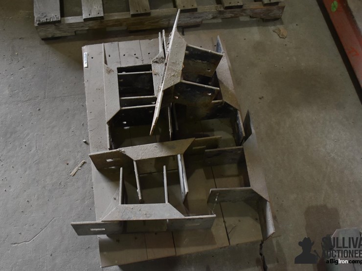 misc-brackets-on-pallet-image-3