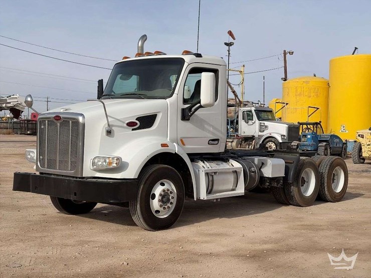 2015-peterbilt-567-image-1