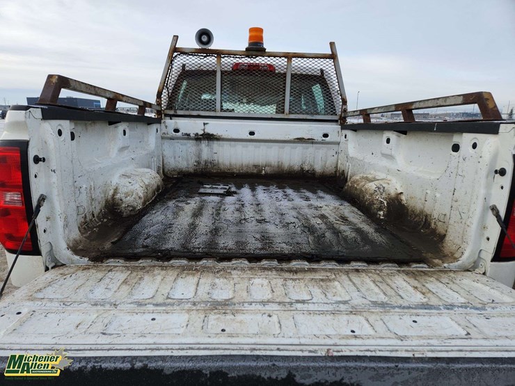 2015-chevrolet-silverado-2500hd-image-16