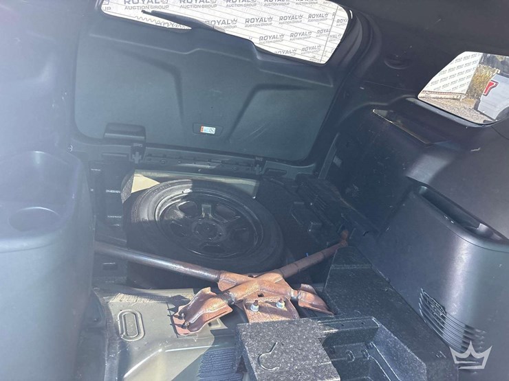 2016-ford-explorer-image-21