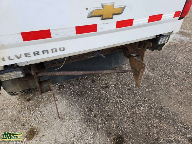 2015-chevrolet-silverado-2500hd-image-34