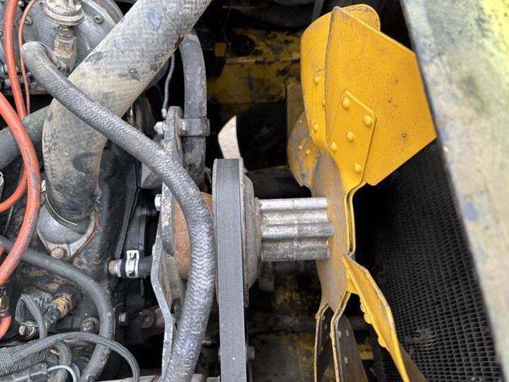 yale-glc080lgnae095-forklift-image-30