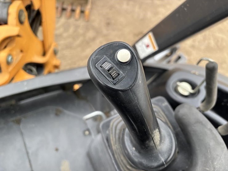 2018-case-580sn-image-49