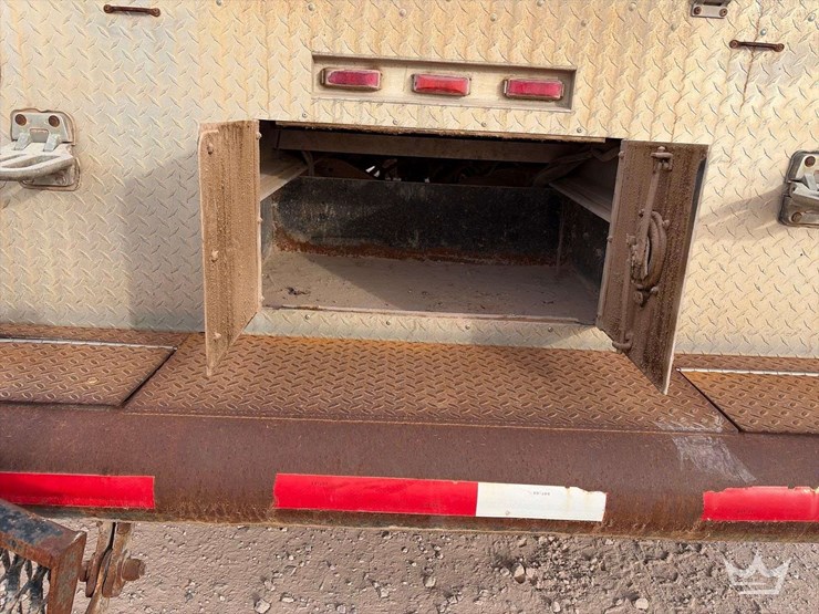 2009-international-7300-image-32