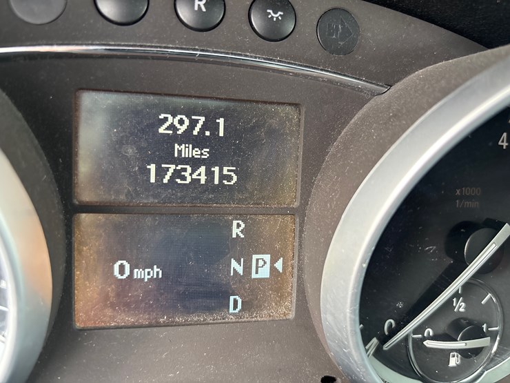 #30147-•-2011-mercedes-benz-r350-image-12