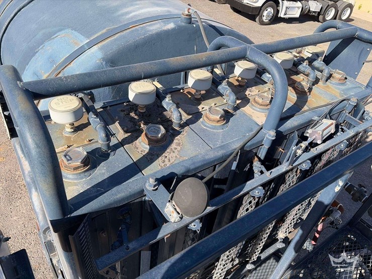 2016-peterbilt-337-image-30