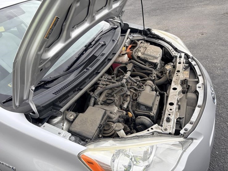 2014-toyota-prius-c-sedan-image-7