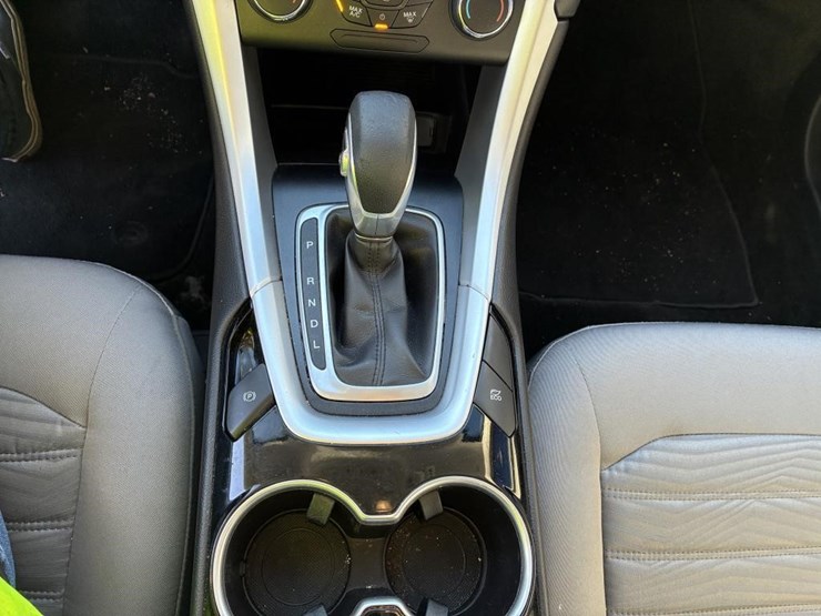 2016-ford-fusion-sedan-image-14