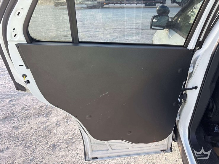 2017-ford-explorer-image-21