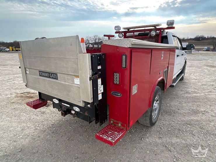 2017-dodge-3500-image-4