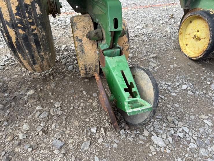 12-john-deere-12-image-14