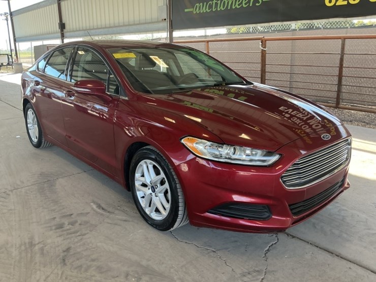2015-ford-fusion-se-sdn-image-2