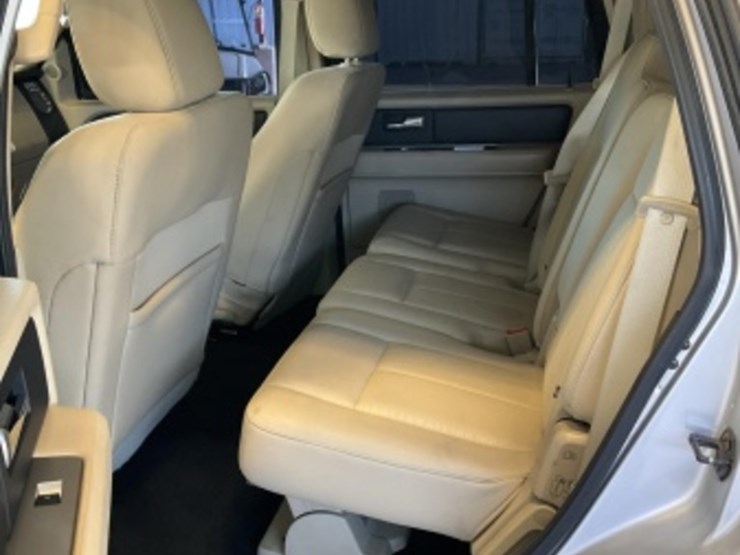 2015-ford-expedition-image-24