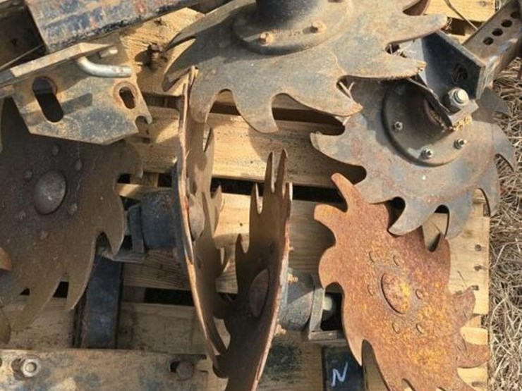 pallet-of-(6)-sunco-planter-row-cleaner-image-3