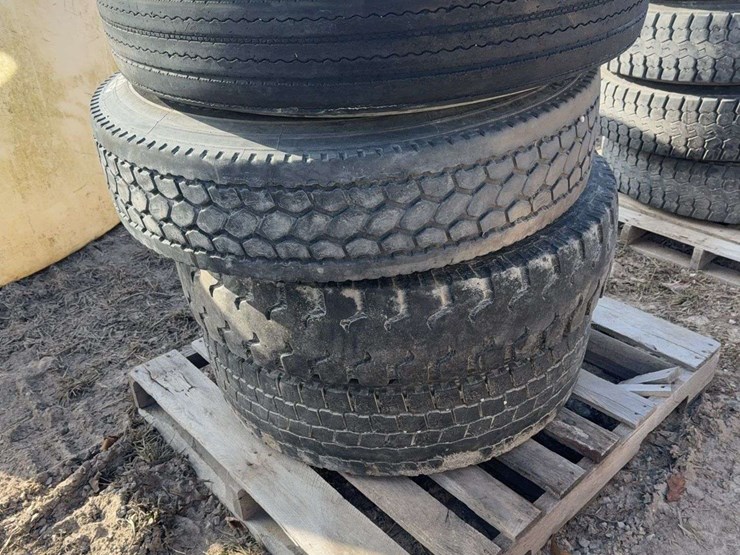 4-odd-shaped-tread-tires,-11r22.5-image-1