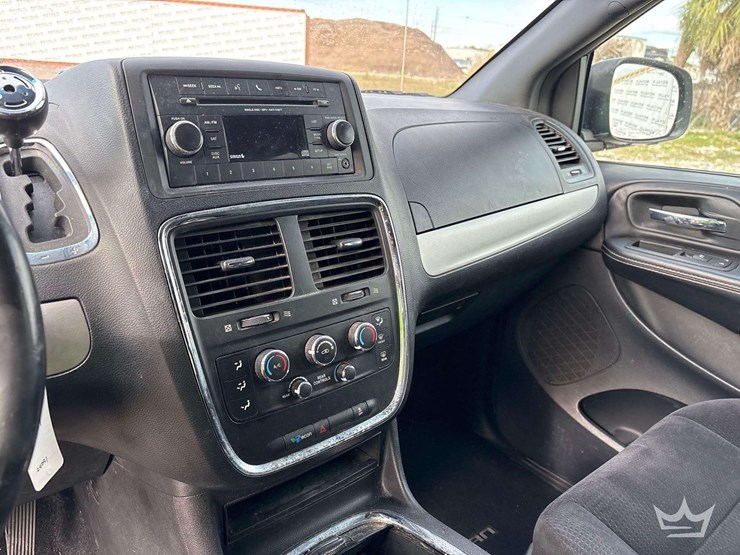 2015-dodge-grand-caravan-image-15