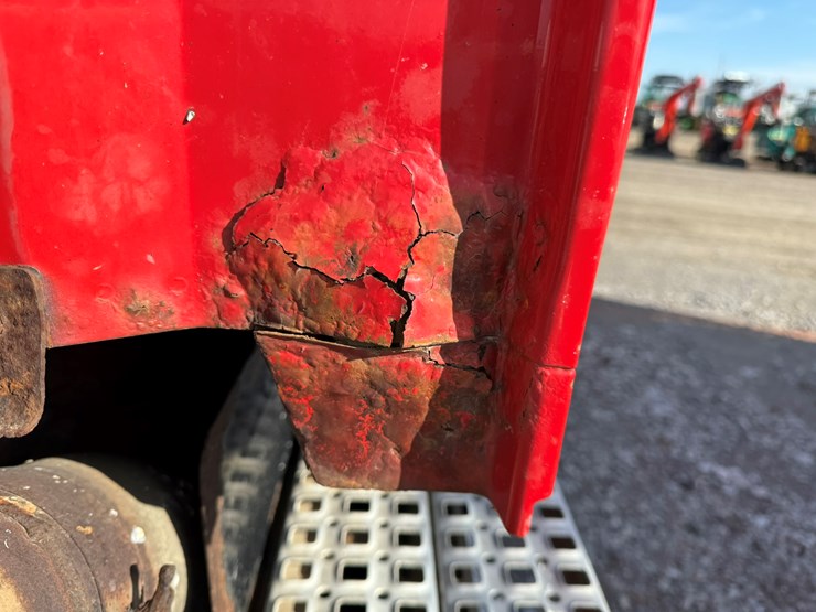 2011-volvo-10-image-28