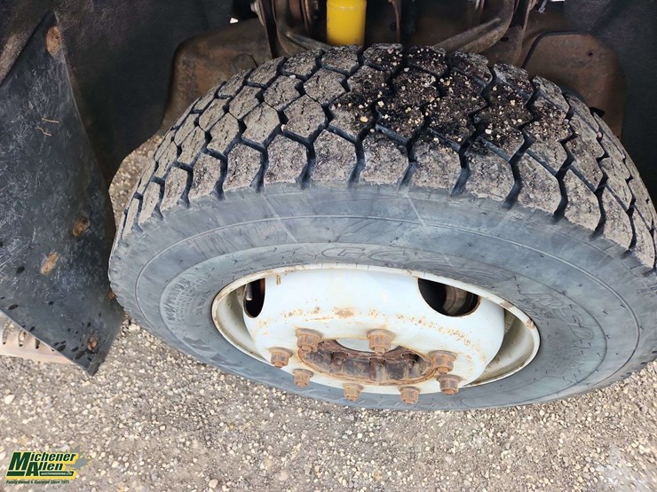 2015-chevrolet-silverado-2500hd-image-13