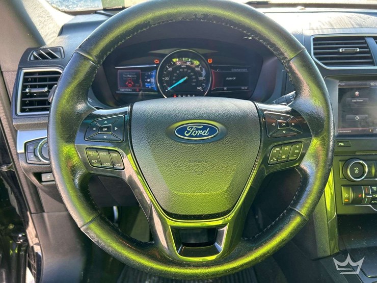 2016-ford-explorer-image-13