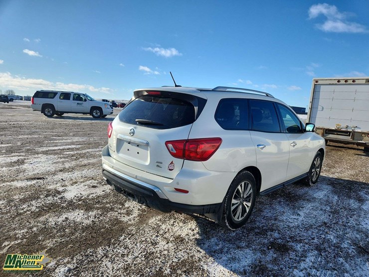 2017-nissan-pathfinder-image-4