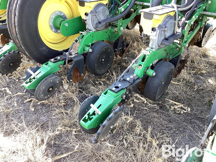 2019-john-deere-1775nt-image-19