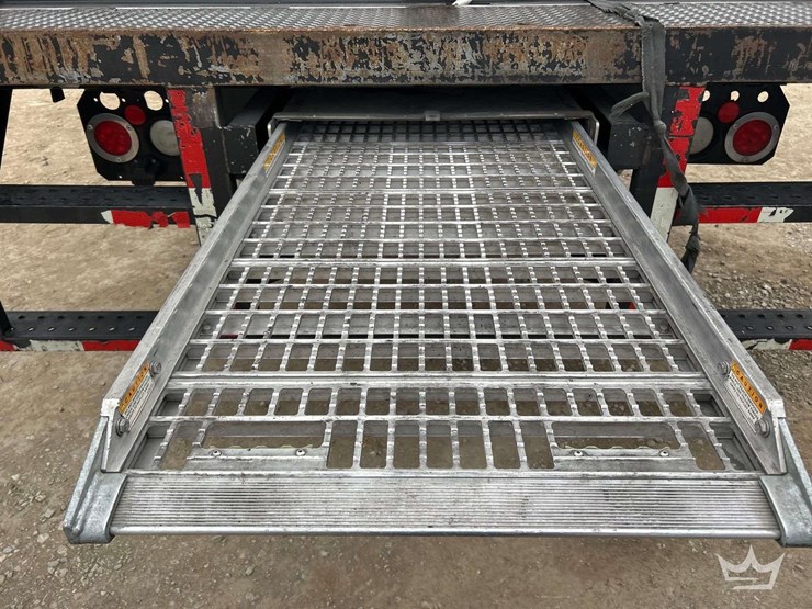 2018-freightliner-m2-106-image-23