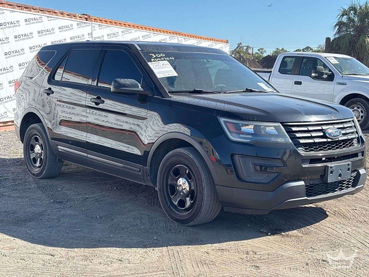 2016-ford-explorer-image-2