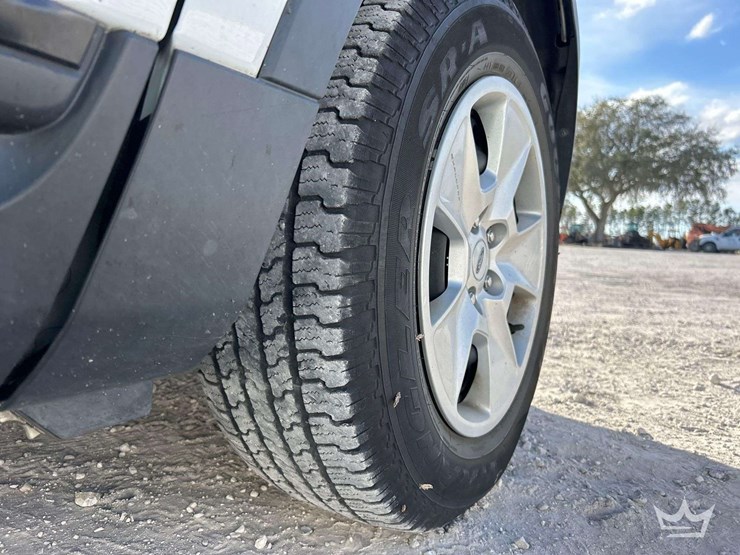 2013-ford-explorer-image-26