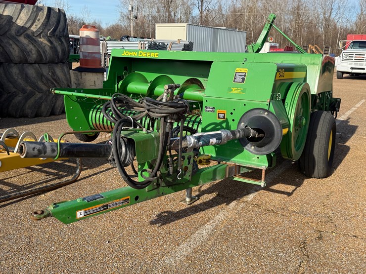 john-deere-348-image-1
