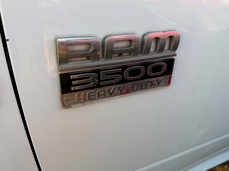 2011-dodge-ram-3500-image-18