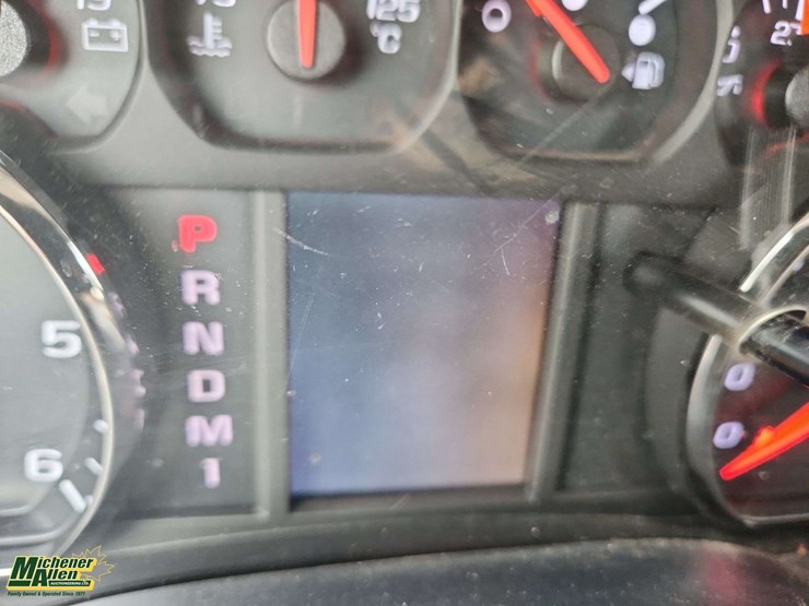 2015-chevrolet-silverado-2500hd-image-25